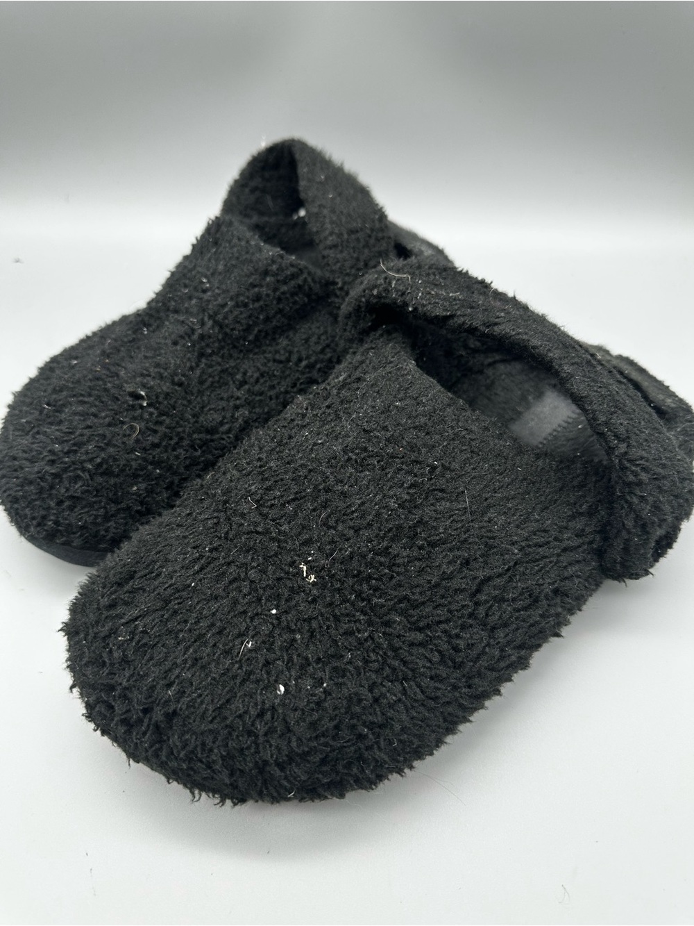 Crocs Classic Fuzz-Mania Black Faux Fur Slippers M6 W8 209386 Cozy Clogs